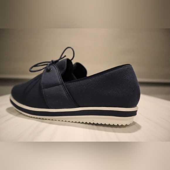 Shoes - Picture 4 of 4